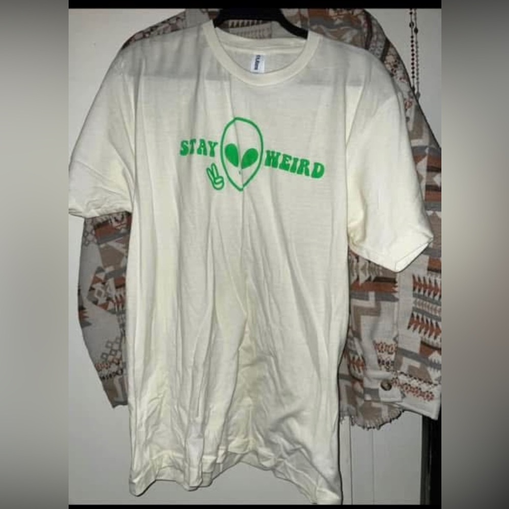 Womens new large Stay Weird Alien Graphic Tee